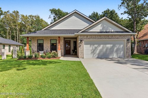 1708 Pelican St, Ocean Springs, MS, 39564-7559 | Card Image