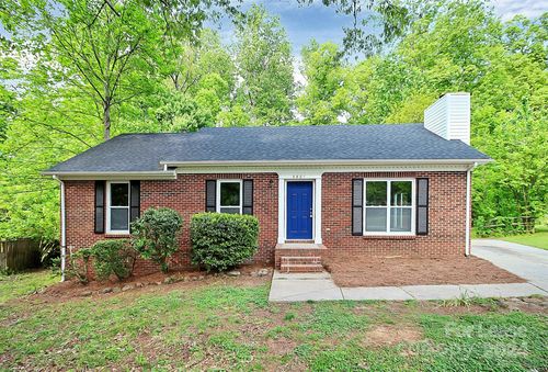 5801 Woodrock Ct, Charlotte, NC, 28214-2886 | Card Image