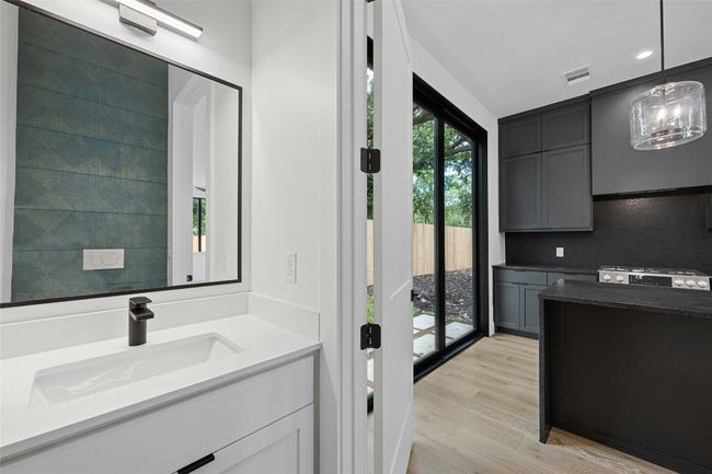 B - 2010 Gathright Cv, House other with 2 bedrooms, 3 bathrooms and 1 parking in Austin TX | Image 14
