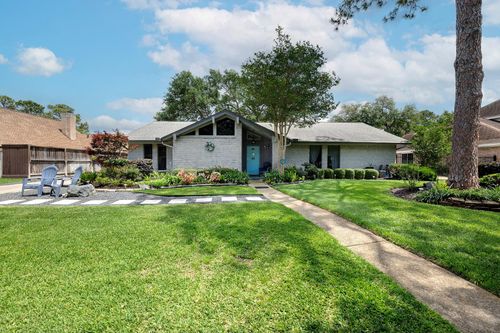 2750 Fontana Dr, Houston, TX, 77043-1721 | Card Image