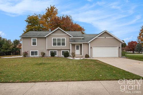 8695 Bethany Dr Sw, Byron Center, MI, 49315-7038 | Card Image