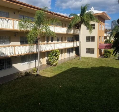 apt-21-1885 Ne 121st St, North Miami, FL, 33181-2865 | Card Image