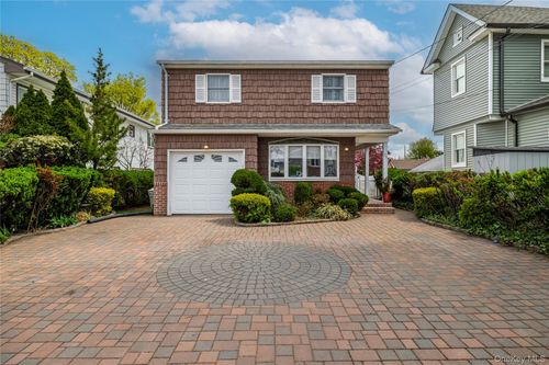 29 Gates Ave, Malverne, NY, 11565-1911 | Card Image