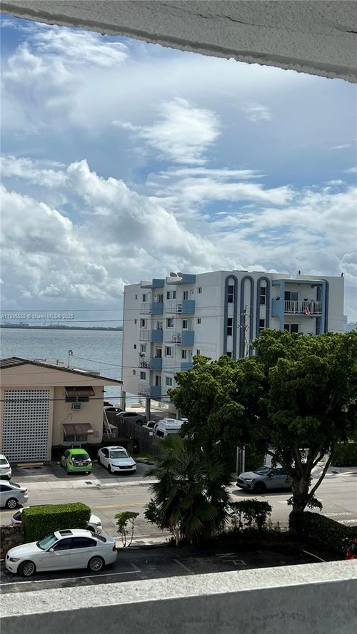 apt-415-1801 S Treasure Dr, North Bay Village, FL, 33141-4558 | Card Image