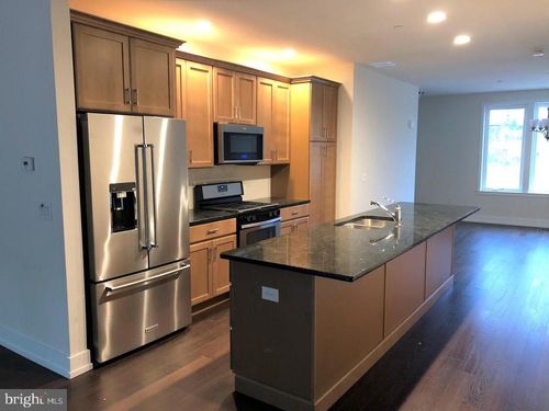 40l-805 Lakeview Ct, KING OF PRUSSIA, PA, 19406-1540 | Card Image