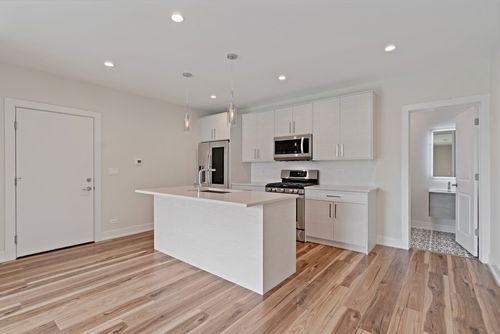 301-5131 Lincoln Ave, Chicago, IL, 60625-2584 | Card Image