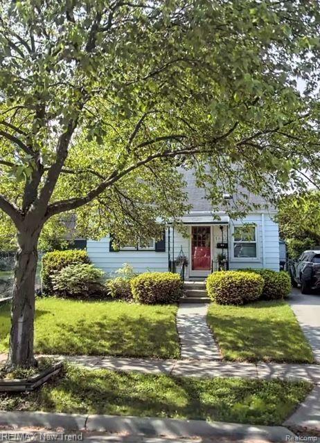 Holland St, Birmingham, MI 48009