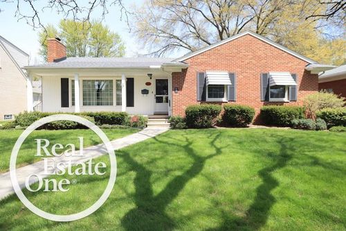 21111 Lennon St, Harper Woods, MI, 48225-1424 | Card Image