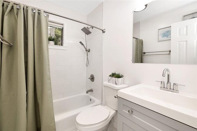 Full Bath with Tub | Image 25