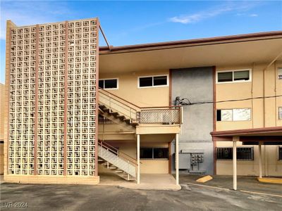 109 - 356 E Desert Inn Road, Condo with 3 bedrooms, 2 bathrooms and null parking in Las Vegas NV | Image 1