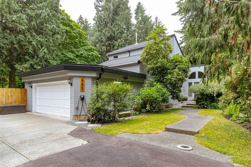 885 Falkirk Ave, North Saanich, BC, V8L5G8 | Card Image