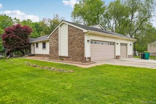 1397 Flamingo Street, Wixom, MI, 48393 | Card Image
