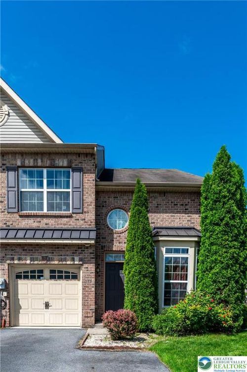 263 Milkweed Dr, ALLENTOWN, PA, 18104-8211 | Card Image