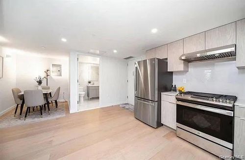 7-136-80 41st Ave, Flushing, NY, 11355-2485 | Card Image