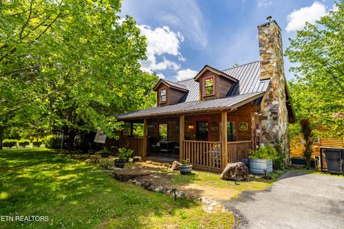 1017 Walini Way, Sevierville, TN, 37876-9702 | Card Image