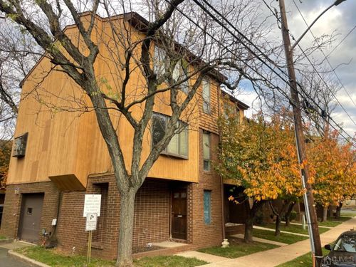 81 Redmond St, New Brunswick, NJ, 08901-2758 | Card Image