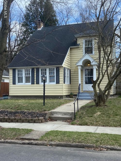 120 Washington Rd, Scotia, NY, 12302-2415 | Card Image