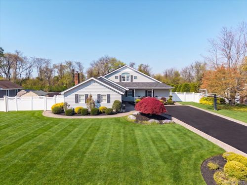 88 Pace Dr S, West Islip, NY, 11795-5100 | Card Image