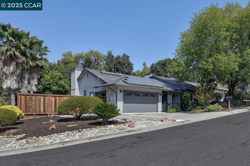 3015 Lanway Ct, Concord, CA, 94518-2168 | Card Image