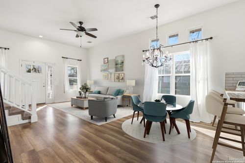 611 Barrett Pl, San Antonio, TX, 78225-1111 | Card Image