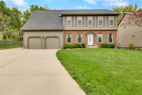 8346 Oakview Cir, Lenexa, KS, 66215-5382 | Card Image