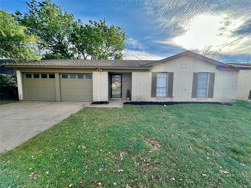 110 Glen Rose Ave, Cleburne, TX, 76033-9052 | Card Image