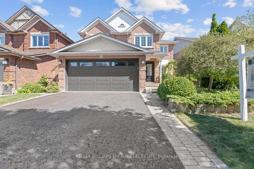 5 Hester Ave, Ajax, ON, L1T4A8 | Card Image