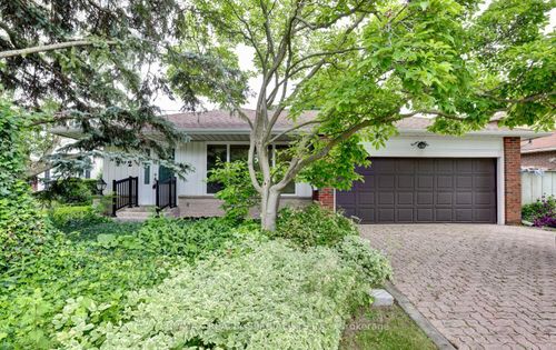 2202 Thorn Lodge Dr, Mississauga, ON, L5K1K2 | Card Image