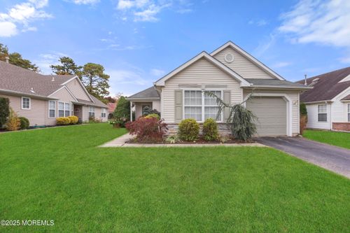 90 Skyline Dr, Lakewood, NJ, 08701-5750 | Card Image