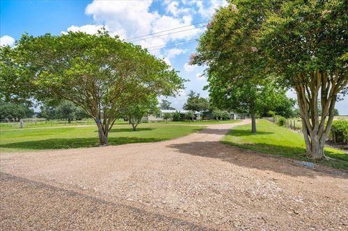 2-7300-2 Goehring Rd, Ledbetter, TX, 78946-5009 | Card Image
