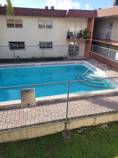 apt-61b-1275 W 35th St, Hialeah, FL, 33012-8602 | Card Image