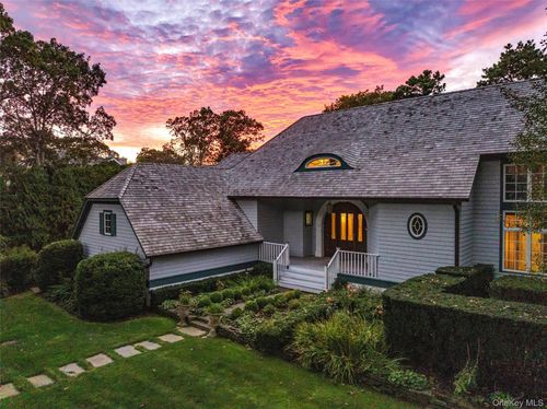 8 Fish Creek Ln, Remsenburg, NY, 11960-2075 | Card Image