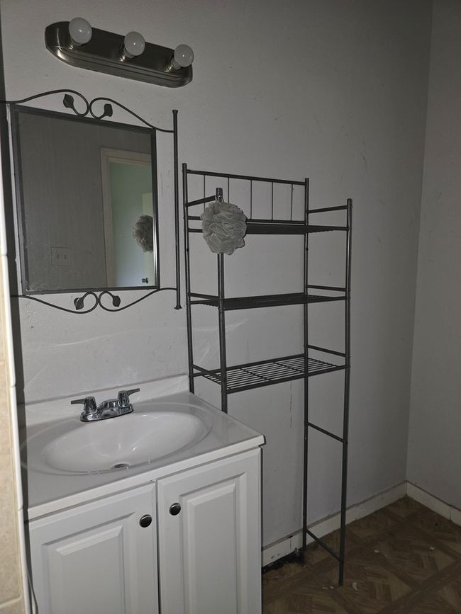 1005 S Sycamore St, Home with 3 bedrooms, 2 bathrooms and 1 parking in Crockett TX | Image 14