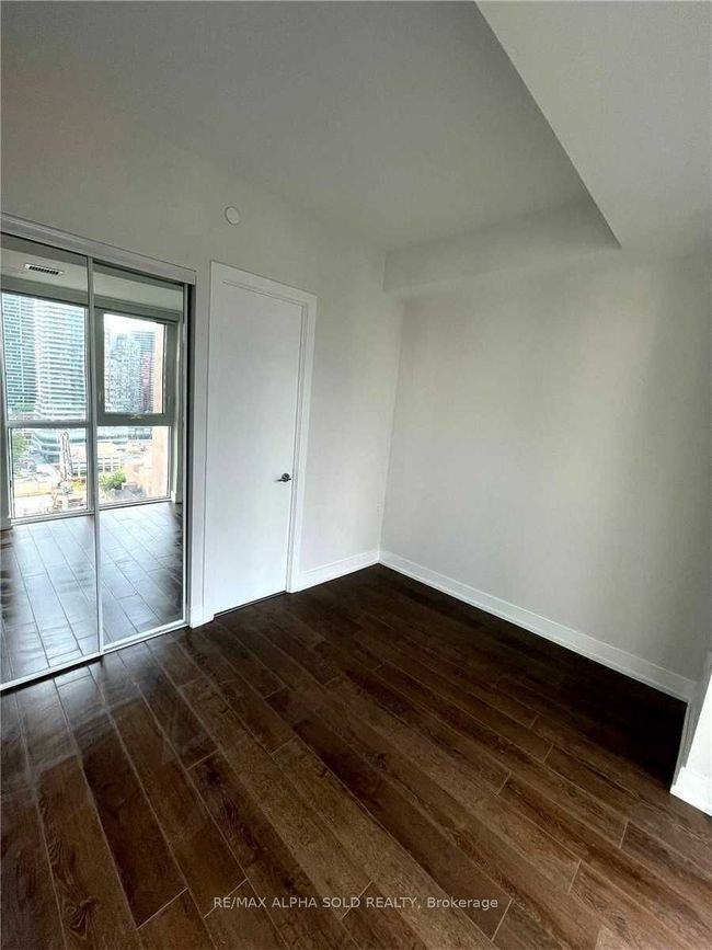 1905 - 7 Grenville St, Condo with 2 bedrooms, 2 bathrooms and null parking in Toronto ON | Image 8