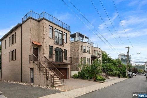 37 Winterburn Pl, Edgewater, NJ, 07020-1114 | Card Image