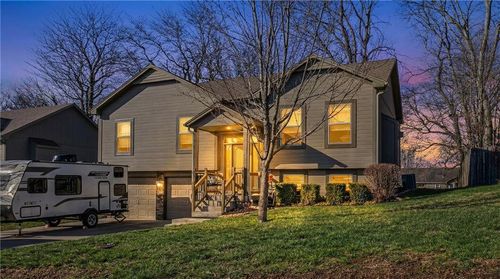 809 Colonial Dr, Pleasant Hill, MO, 64080-6585 | Card Image