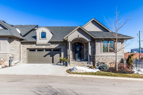 4-3757 St Peter Ave, Niagara Falls, ON, L2J0G2 | Card Image