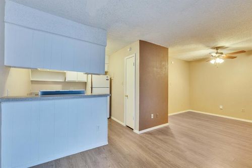 202-400 W 34th St, Austin, TX, 78705-1351 | Card Image