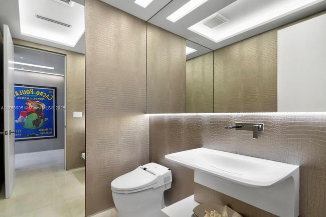 APT-606 - 100 S Pointe Dr, Condo with 3 bedrooms, 5 bathrooms and null parking in Miami Beach FL | Image 24