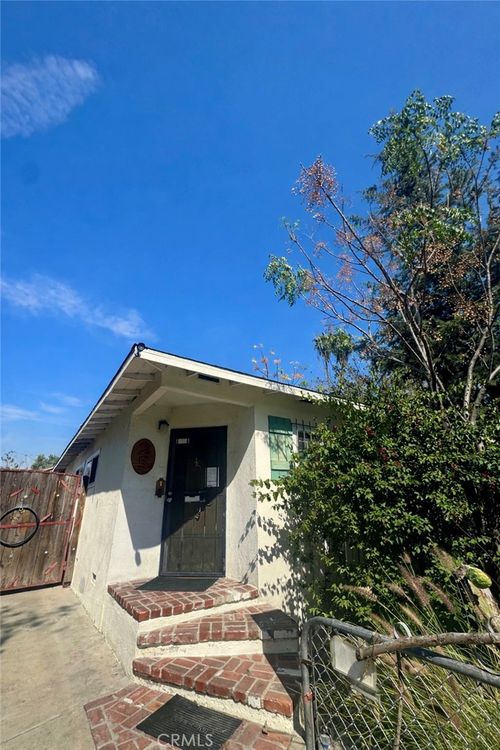 25 E Plymouth St, Long Beach, CA, 90805-5801 | Card Image