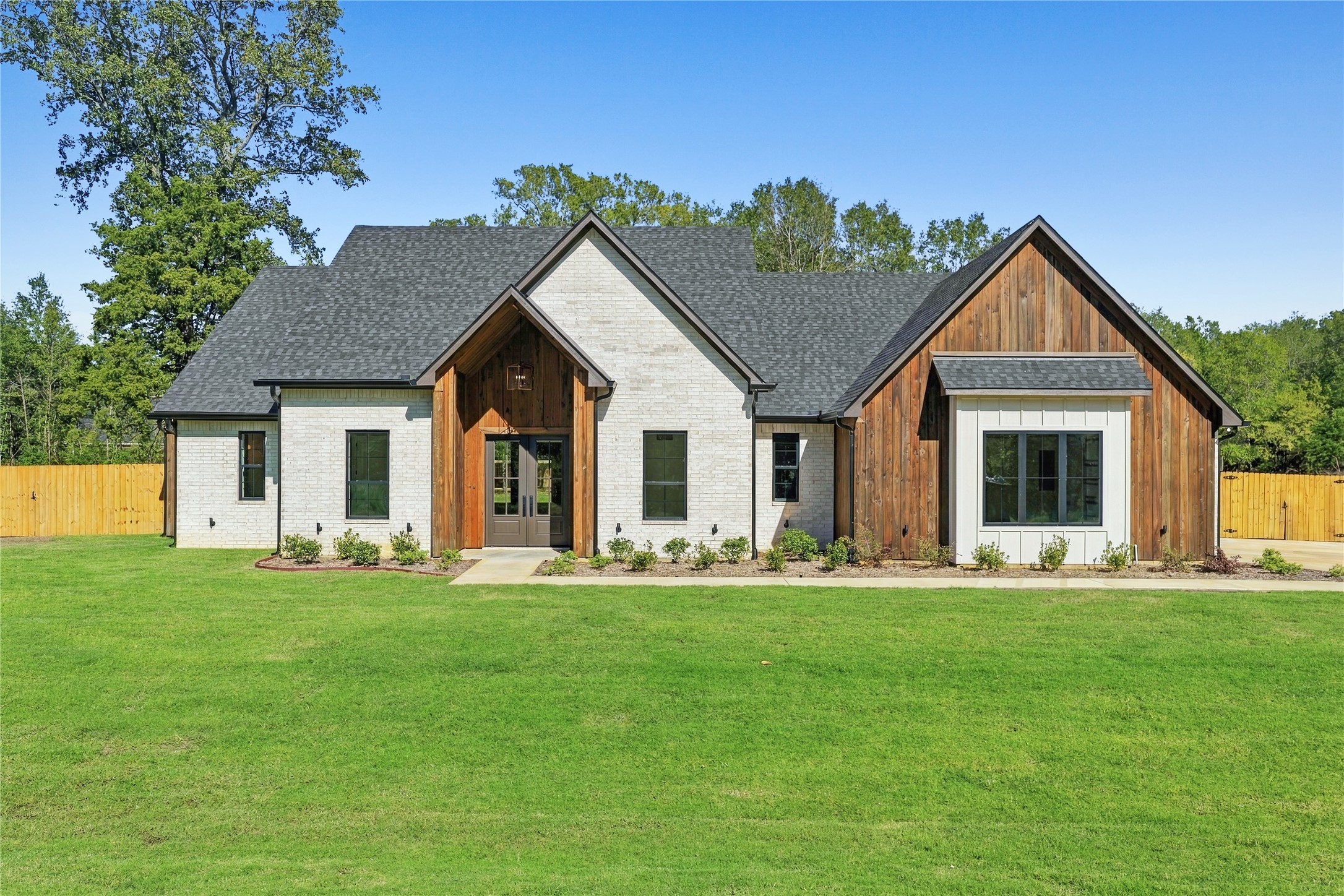 14017 Hidden Brook Ln, For Sale in Flint - eXp Realty