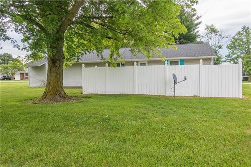 3 Sunrise Ln N, Bethany, IL, 61914-9741 | Card Image