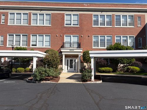 302-30 Schoolhouse Dr, West Hartford, CT, 06110-1435 | Card Image