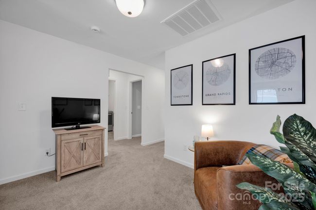 Upstairs loft area | Image 12