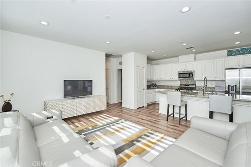 105-250 W Via Presido, Ontario, CA, 91762 | Card Image