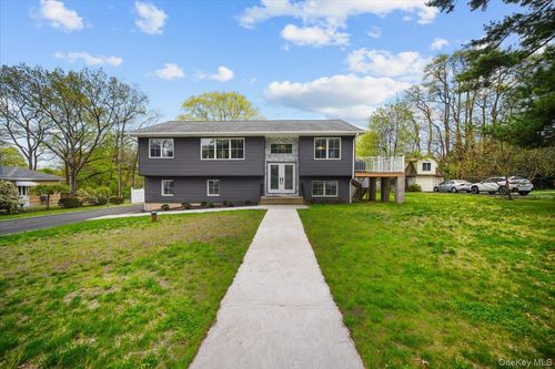 10 Sandhage Dr, Pearl River, NY, 10965-1628 | Card Image