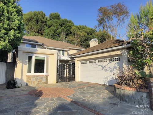 5 Night Star, Irvine, CA, 92603-3718 | Card Image