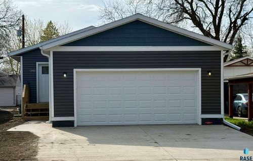1303 N Garfield Ave, Sioux Falls, SD, 57104-1101 | Card Image