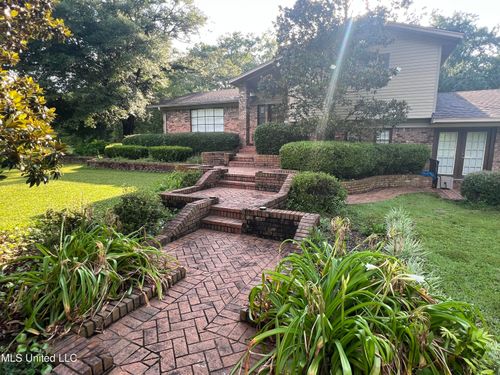 19589 Juniper Dr, Saucier, MS, 39574-9529 | Card Image