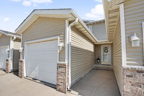 710 Prairie Meadow Dr, Blue Grass, IA, 52726-8503 | Card Image
